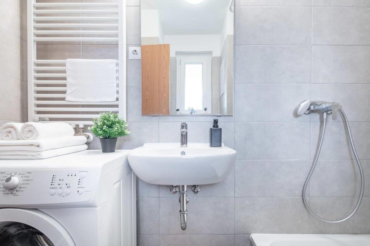 Cute Central Apartment With Balcony Budapest Exterior foto